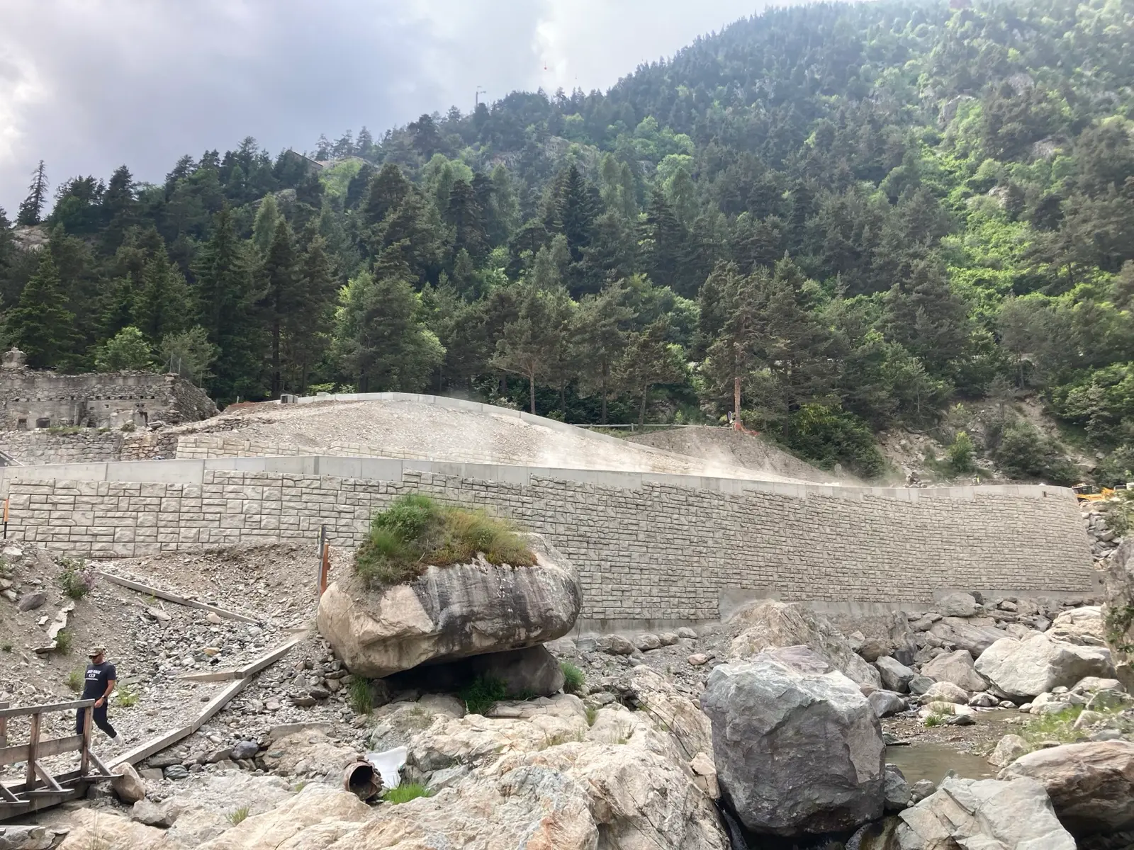 Mur en Redi-Rock en rivière